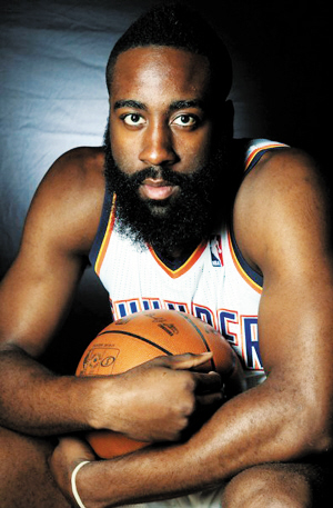 外媒：下赛季欧冠联赛阶段用球将采用白+薄荷绿+紫创新配色（外媒：下赛季欧冠联赛阶段用球将启用白、薄荷绿与紫的全新配色）