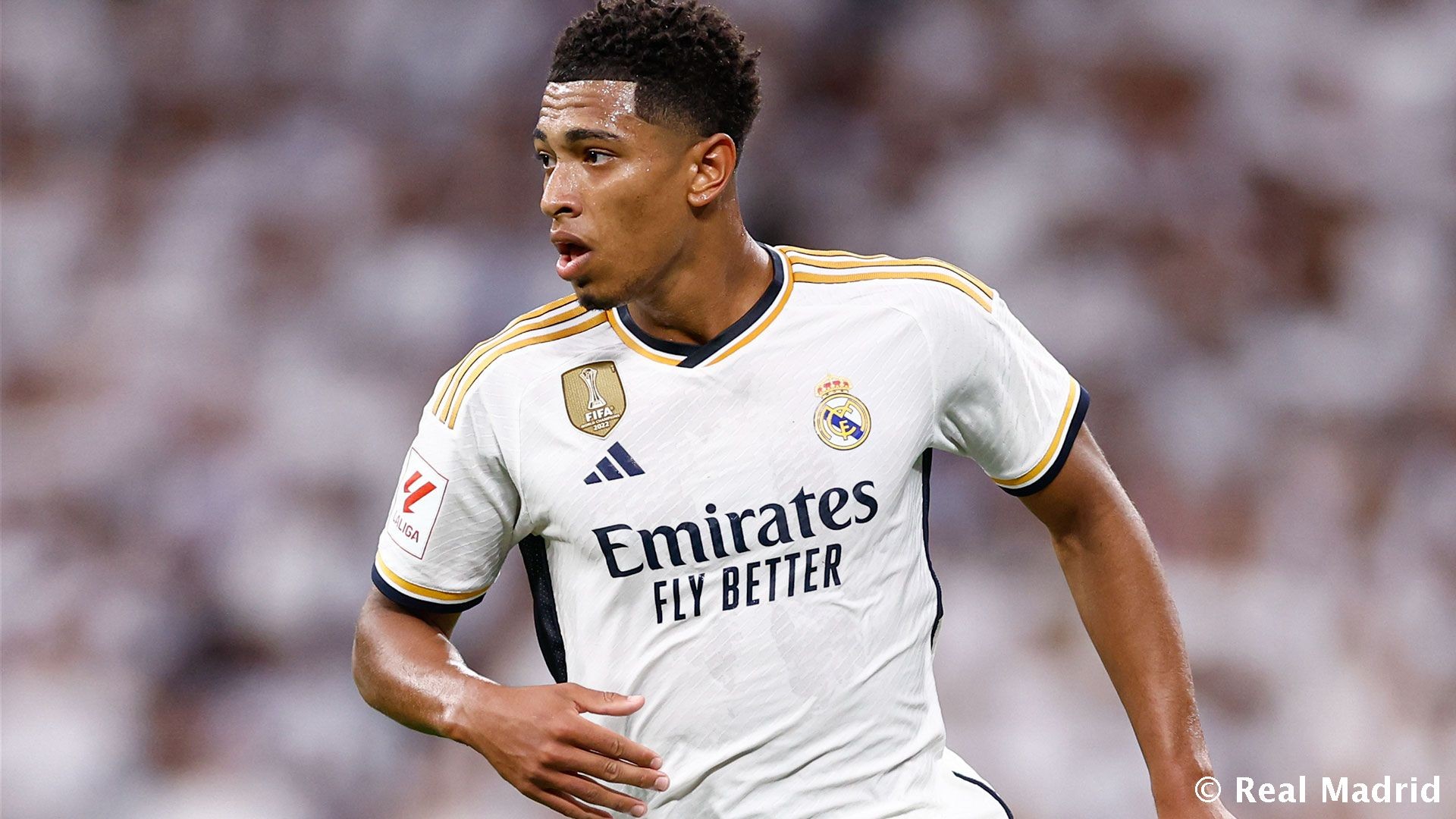 孔帕尼：卡尔能否和梅西相比？我们只想让他成为最好的卡尔（孔帕尼：别拿卡尔和梅西比较，我们只希望他做最好的卡尔）