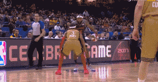 记者守候利物浦基地等待萨拉赫，斯洛特或派其出战国米（记者蹲守利物浦基地等萨拉赫，斯洛特或将让其出战国米）