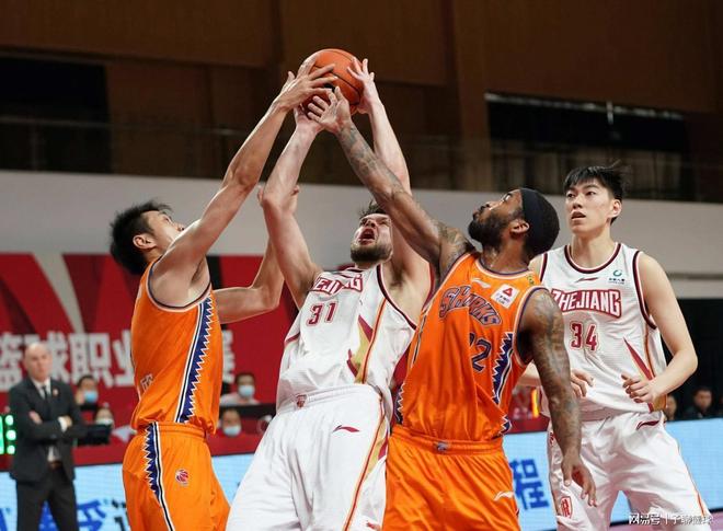 平均年龄仅24.28岁，对阿拉维斯巴萨排出联赛历史第三年轻首发（巴萨战阿拉维斯排出联赛史第三年轻首发，平均年龄仅24.28岁）