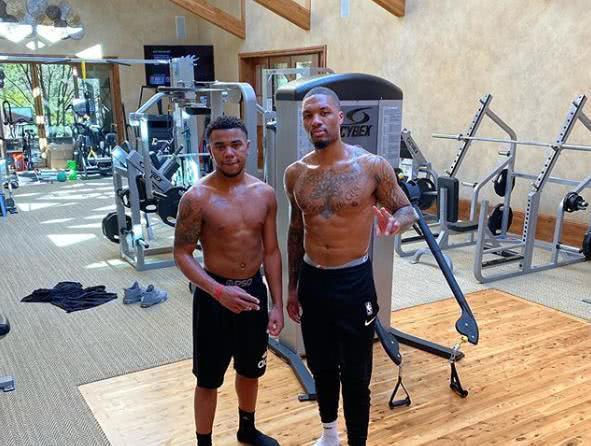 每体：与塞维利亚四月节撞期，西足协重新评估国王杯决赛日期（每体：因与塞维利亚四月节重叠，西足协考虑调整国王杯决赛日期）