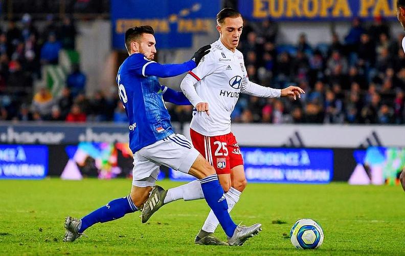 里沙利松在英超不敌利物浦的比赛中打入4球，与凯恩并列最多（英超战利物浦虽败，里沙利松轰四球，与凯恩并列最多）