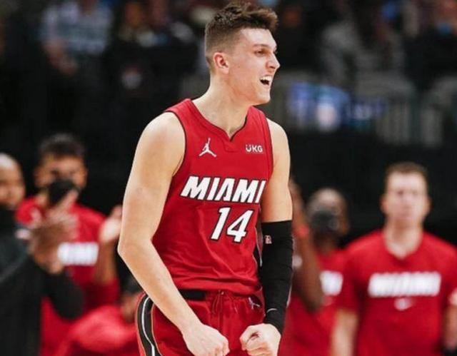 起势了！杰曼突破拉杆上篮2+1 北京一波8-0反超（杰曼强突拉杆打成2+1，北京轰出8-0攻势完成反超）