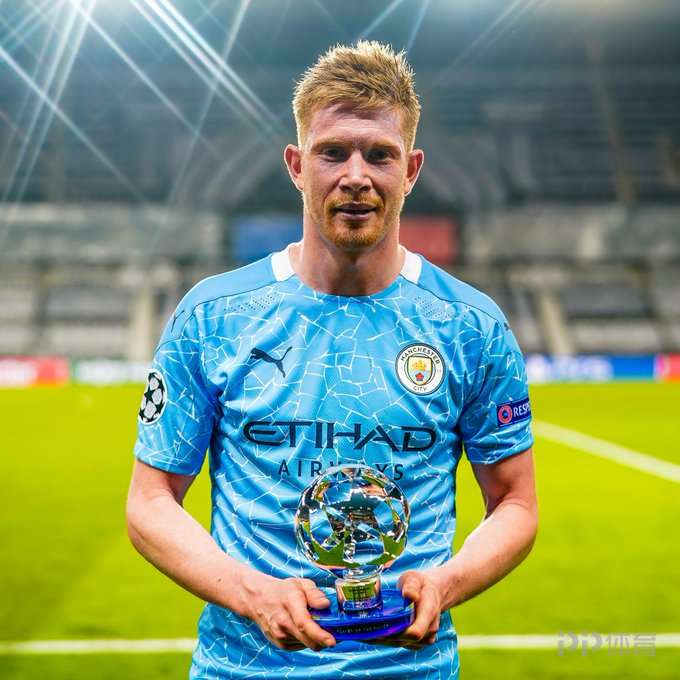 记者：穆斯卡特并不是被“气”走了，他是抽空去上了个厕所（记者：穆斯卡特并非拂袖离场，只是中途去上厕所）