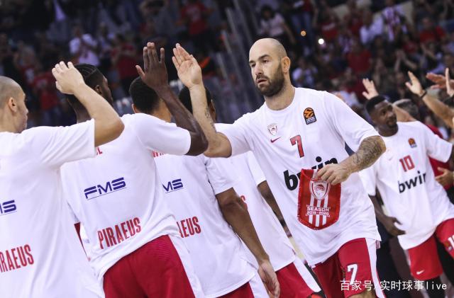 记者：世界杯抽签仪式开始前，大力神杯已经抵达华盛顿（记者：世界杯抽签未启，大力神杯已先抵华盛顿）