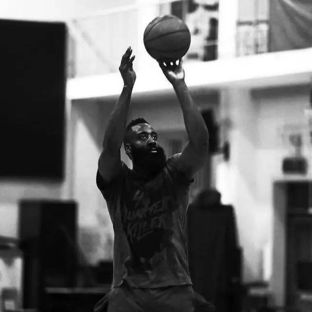 总比分0-5，阿隆索带队2次对阵利物浦均遭遇失利（阿隆索两度率队对阵利物浦皆告负，总比分0-5）