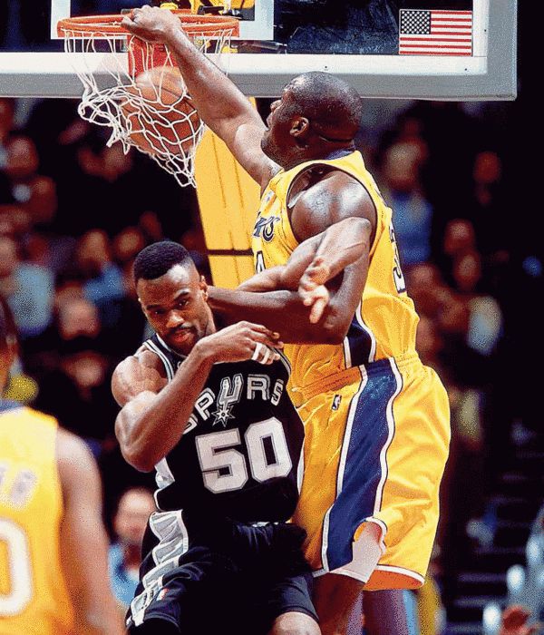 恩里克：大巴黎展现出高水准，首次看到门将连续4次扑点（恩里克：巴黎展现顶级水准，首次见门将连扑4个点球）