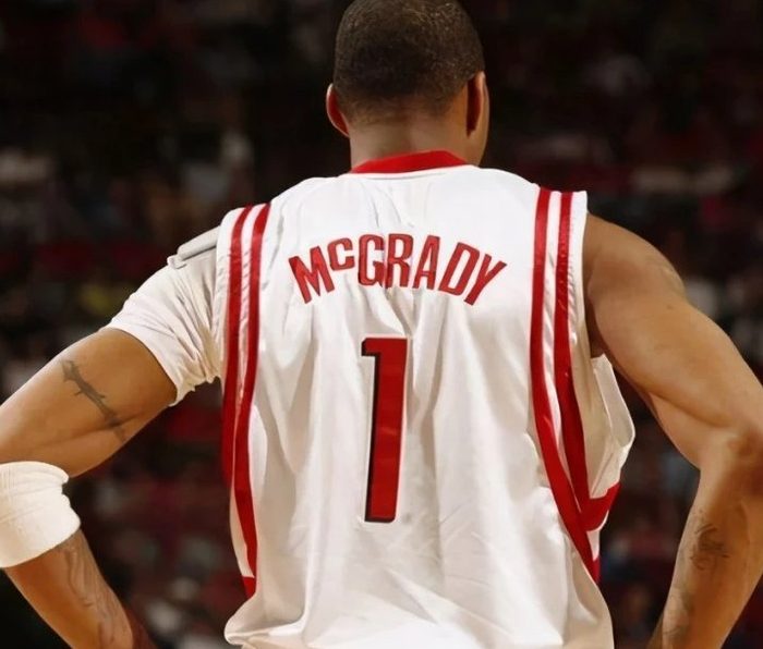 邮报：梅努希望冬窗离开曼联，有12家俱乐部对他感兴趣（邮报：梅努意欲在冬窗离开曼联，12家俱乐部对其有意）