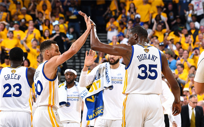 澳超前瞻：麦克阿瑟FC进攻不稳，布里斯班狮吼防守无解（澳超前瞻：麦克阿瑟FC进攻起伏不定，布里斯班狮吼防守固若金汤）