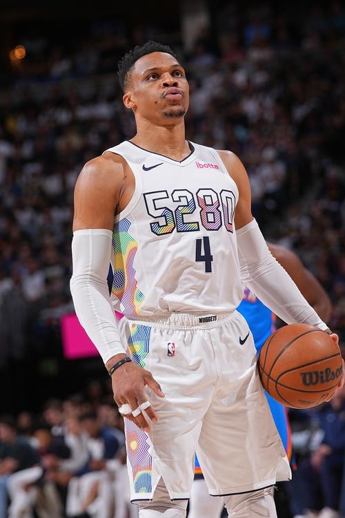 NBA季后赛焦点球员精彩表现（NBA季后赛核心球员高光时刻）