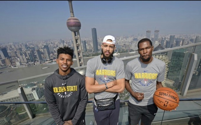 美记：独行侠交易戴维斯并非板上钉钉，他们不着急聘请总经理（美记称：独行侠追求戴维斯的交易尚未定案，暂不急于任命总经理）